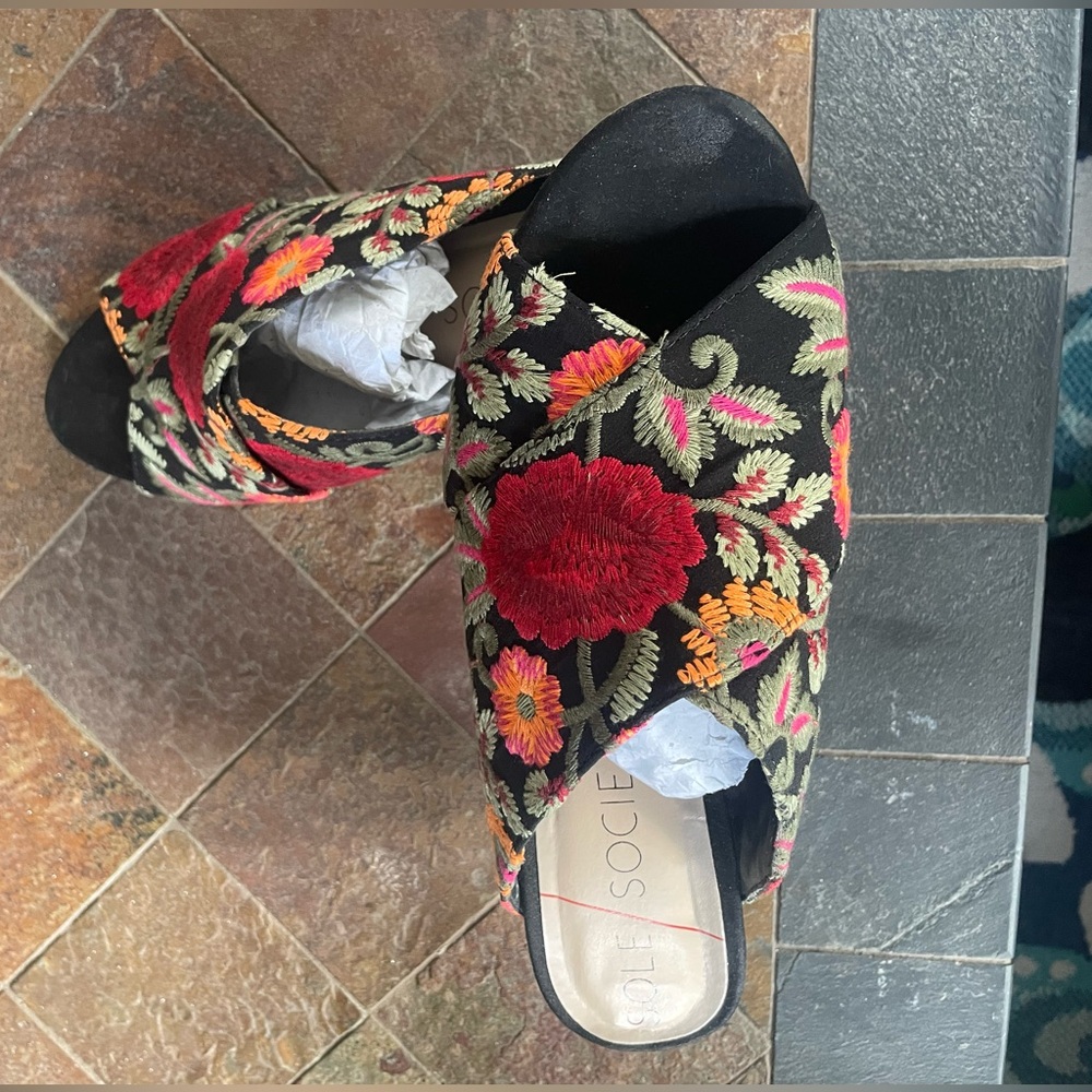 Sole Society Black Floral Embroidered Mules
